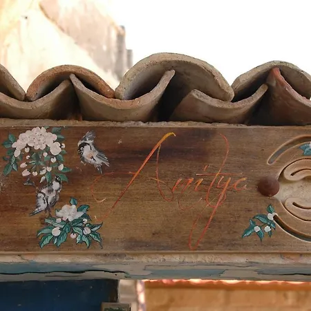 Anitya Cave House 2*