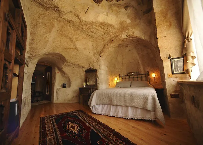 Anitya Cave House 2*