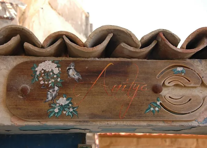 Anitya Cave House 2*